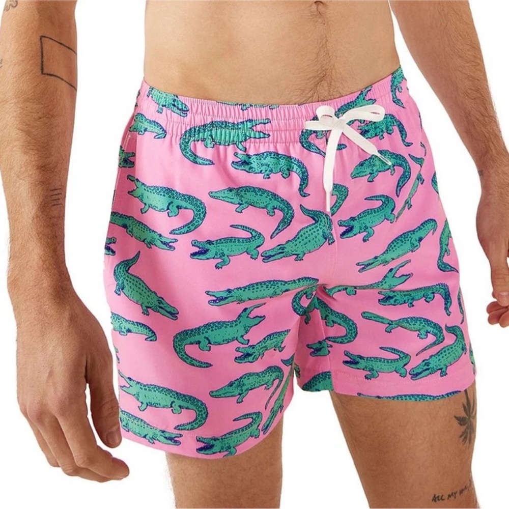 Chubbies Pink‎ Alligator Swim Trunks Men’s Small 5.5” Inseam Stretch Lined